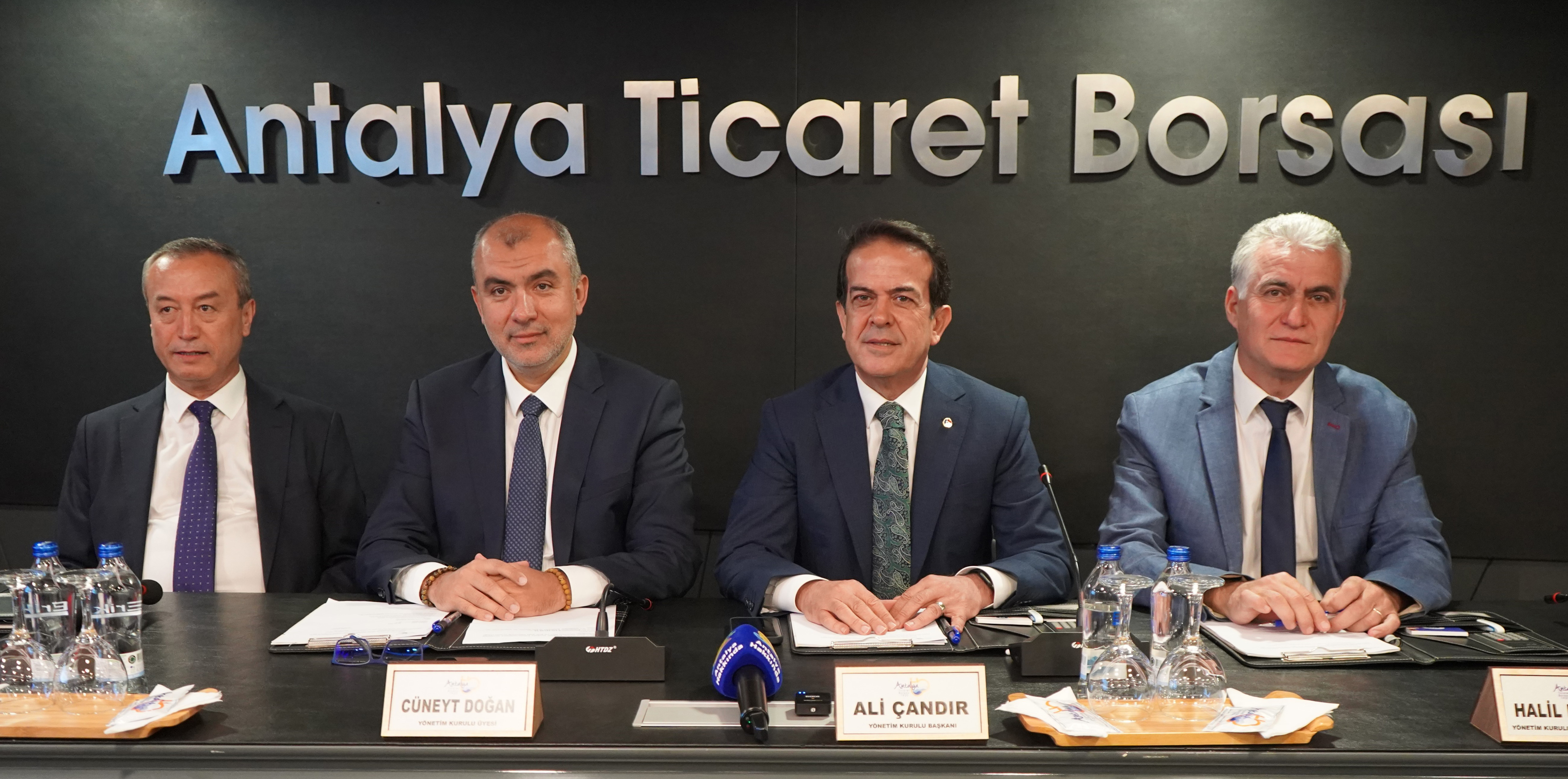 'Antalya Ekonomisi Yüksek Enerjiyle Büyüyor'