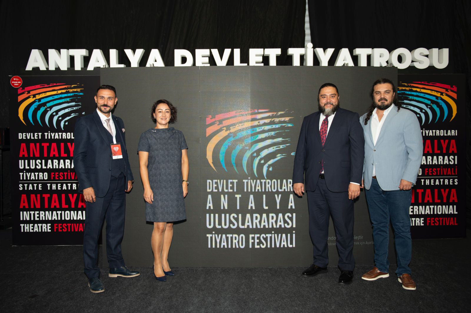 'Sahnede Bir Dünya' Sergisi