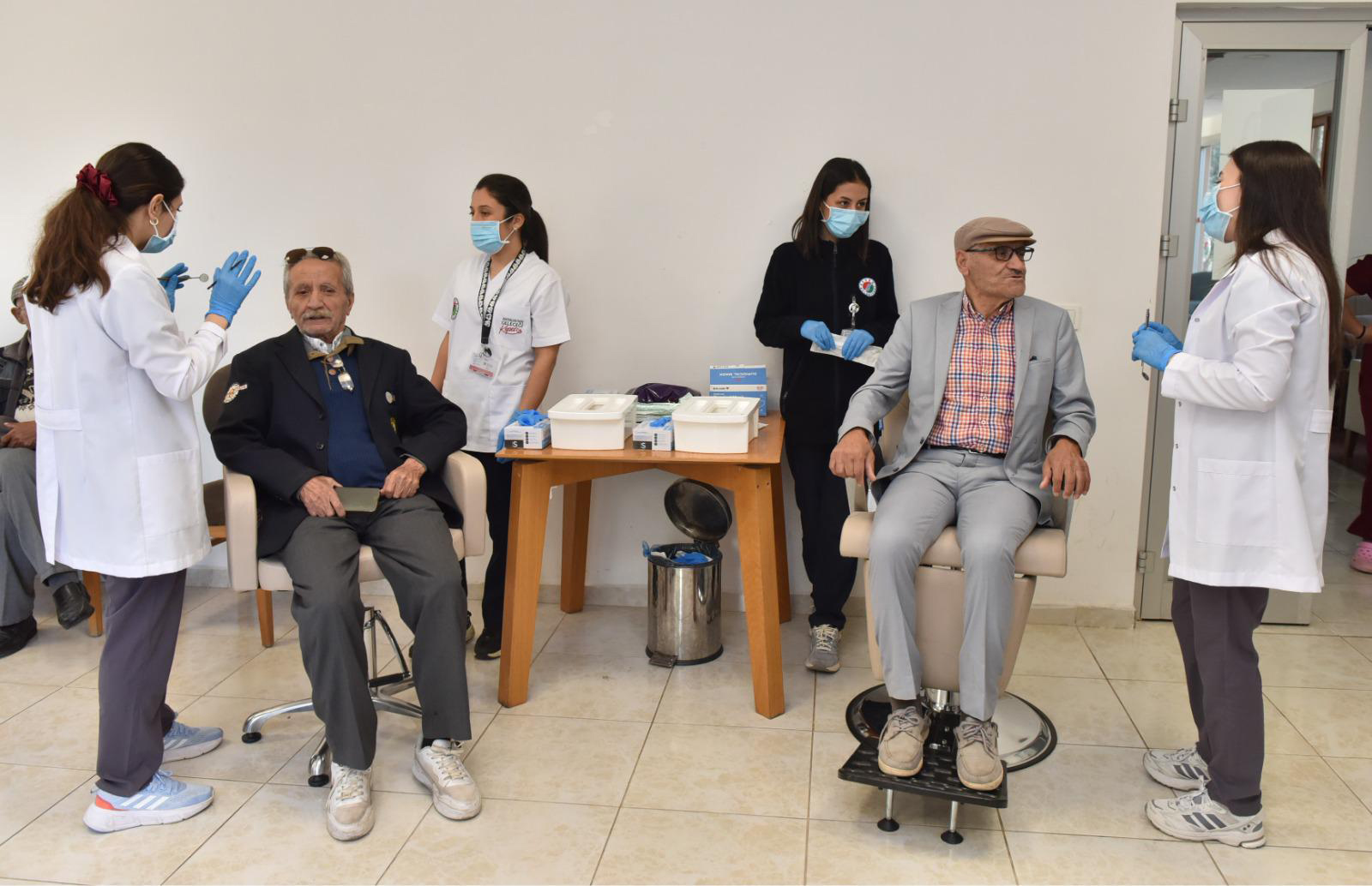 Kepez’de Huzurevi Sakinlerine Ağız ve Diş Sağlığı Taraması Yapıldı